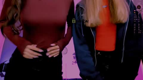 _kellykitten_ online show from April 10, 9:14 am