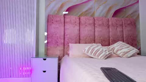 Kendall online show from February 3, 11:58 am