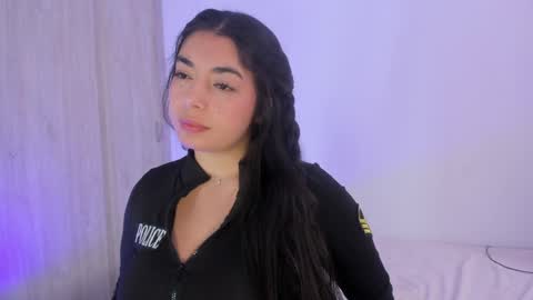 _kimtorres_1 online show from May 10, 4:13 pm