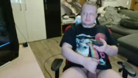 _kitsu_ online show from April 4, 12:12 pm