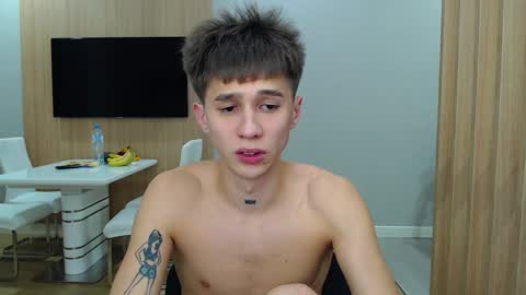 Snapshot of _kurt chatting on December 5, 9:11 pm Kurt online show from December 5, 9:11 pm