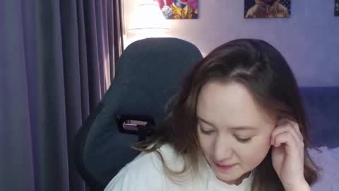 _lalune_ online show from November 18, 3:37 pm