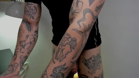 Layne online show from November 8, 9:23 am