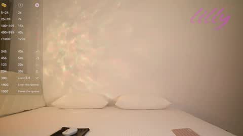 _lillilly_ online show from May 6, 3:56 am