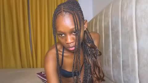 Littlevenus online show from November 18, 11:37 pm