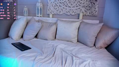  Luna  online show from February 20, 6:03 pm