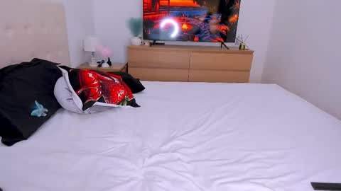 Lynna online show from March 27, 9:38 pm