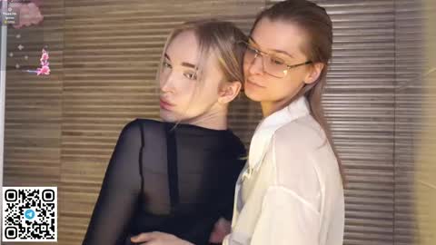 Snapshot of _medal_of_horny_ chatting on October 10, 9:37 am Elva and Kate online show from October 10, 9:37 am