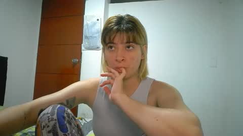 Mia-foster online show from April 28, 2:38 am