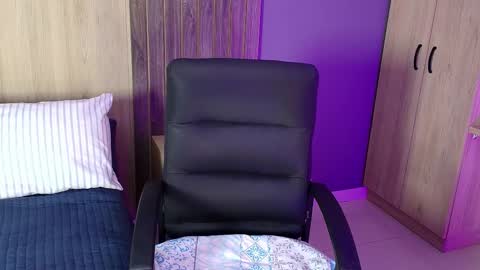 _miamiller_ online show from March 3, 11:03 pm