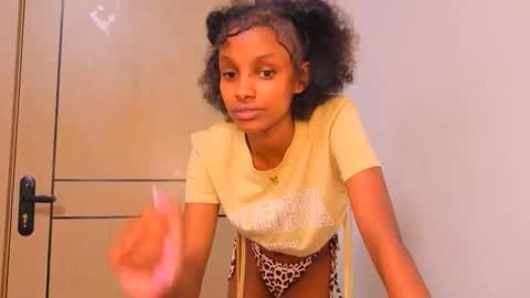 Mimi online show from April 15, 9:56 am