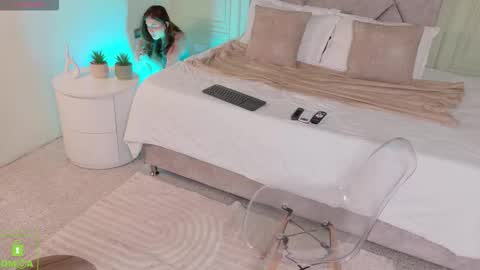 kimberley cruz online show from February 12, 12:20 pm