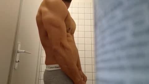 Snapshot of _misterniceguy chatting on October 27, 9:42 am BENJI online show from October 27, 9:42 am