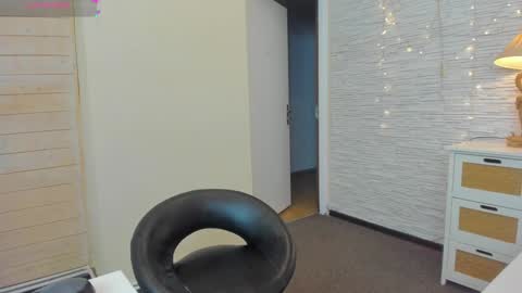 Snapshot of _mistyfox chatting on January 25, 2:58 am Misty online show from January 25, 2:58 am