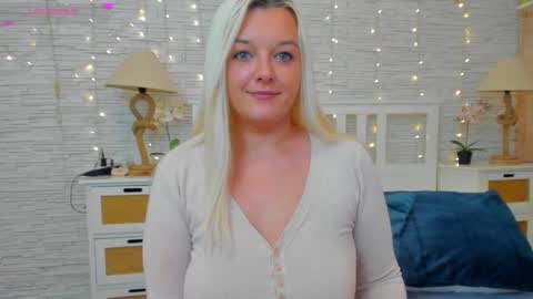 Snapshot of _mistyfox chatting on October 10, 11:09 pm Misty online show from October 10, 11:09 pm