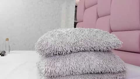 _molly_rosse_ online show from March 6, 12:41 pm