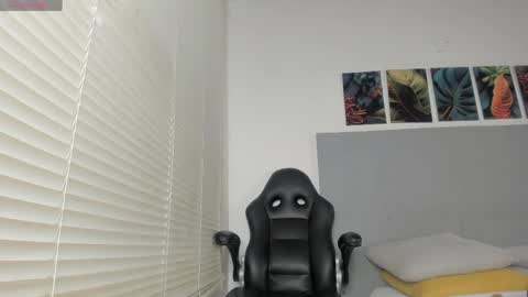 _molly_rosse_ online show from April 10, 12:10 pm