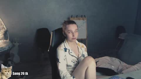 Debby  online show from April 29, 7:40 pm