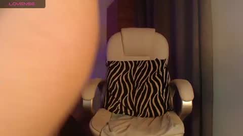 Naia Ross online show from June 12, 2:54 am