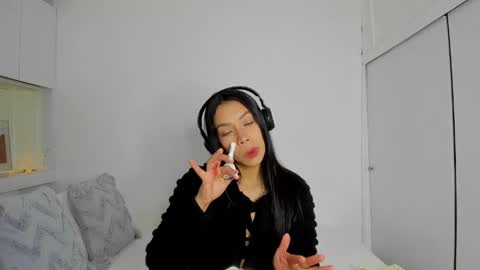 independent model natha online show from April 30, 6:18 am