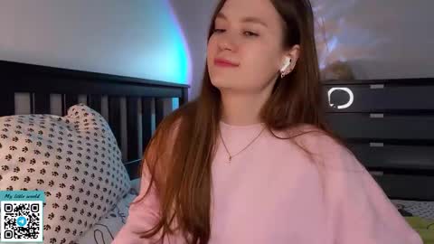 Mia with a big heart  online show from September 9, 1:33 pm