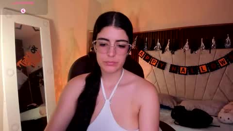 Niah  You can call me Ni or cutie haha online show from November 3, 8:10 pm