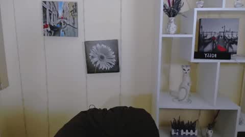 Snapshot of _nicole_new chatting on March 4, 4:52 pm Nica online show from March 4, 4:52 pm