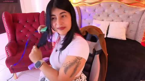 Nina Harpper online show from June 6, 1:39 pm