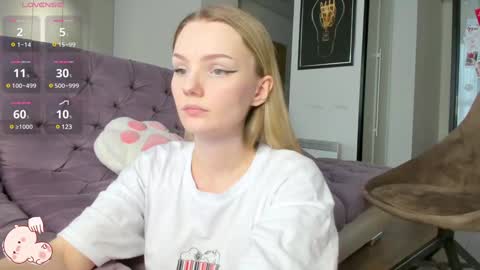 Snapshot of _passion_show_ chatting on January 9, 8:24 am Tina online show from January 9, 8:24 am