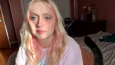 _peaceoutgirlscout_ online show from October 7, 10:28 pm