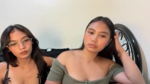 _petitechloe online show from June 17, 10:42 am