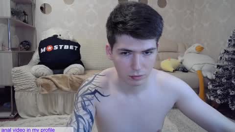 Snapshot of _pretty_fox_ chatting on December 12, 11:50 am _pretty_fox_ online show from December 12, 11:50 am