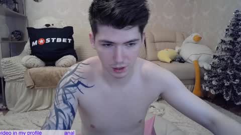 Snapshot of _pretty_fox_ chatting on December 12, 5:42 am _pretty_fox_ online show from December 12, 5:42 am