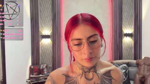 Snapshot of _selene_red chatting on February 20, 6:46 pm Selene online show from February 20, 6:46 pm