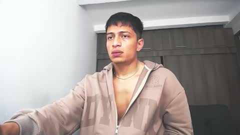 Juan Pablo-independent model online show from February 2, 9:22 pm