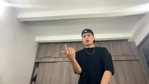 Juan Pablo-independent model online show from September 9, 2:44 am