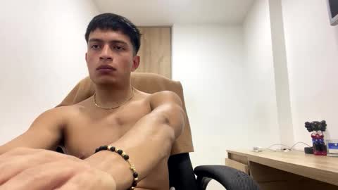 Juan Pablo-independent model online show from March 6, 2:54 am