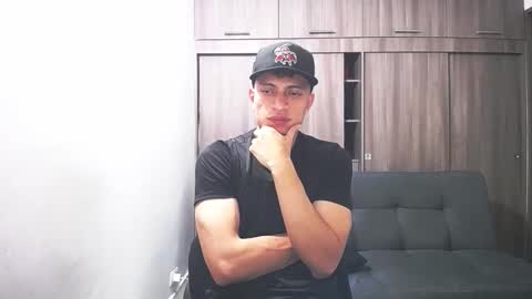 Juan Pablo-independent model online show from September 26, 6:21 am