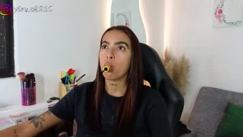 Snapshot of _sophiebrown__ chatting on December 13, 10:51 am Andrea  The Next Stream  Wednesday online show from December 13, 10:51 am