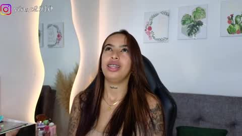 Snapshot of _sophiebrown__ chatting on January 11, 12:01 am Andrea  The Next Stream  Wednesday online show from January 11, 12:01 am