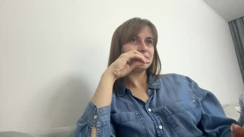 Snapshot of _sweet_lora chatting on October 15, 7:21 am You can call me Lora  online show from October 15, 7:21 am