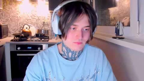 _torfin_ online show from March 11, 11:41 pm