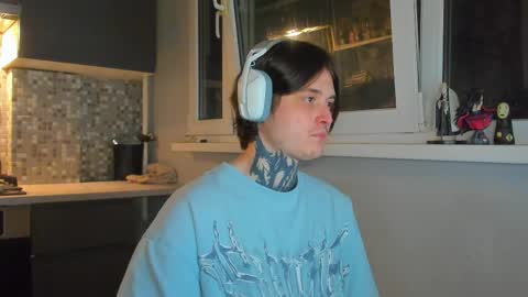 _torfin_ online show from April 7, 11:51 pm