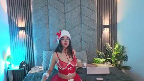 _viollettenoir_ online show from December 18, 9:21 pm