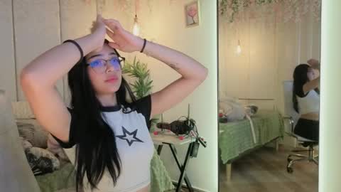 _viollettenoir_ online show from March 28, 7:59 pm