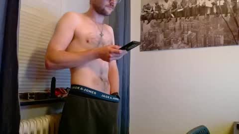 Snapshot of _whoisthatguy_ chatting on October 21, 5:27 pm _whoisthatguy_ online show from October 21, 5:27 pm