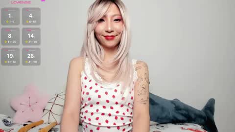 Mia online show from May 16, 10:41 pm
