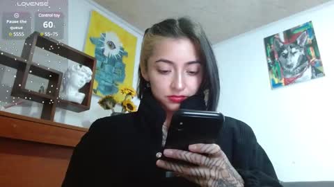 Snapshot of _zoebakers chatting on February 13, 10:33 pm Zoe  online show from February 13, 10:33 pm