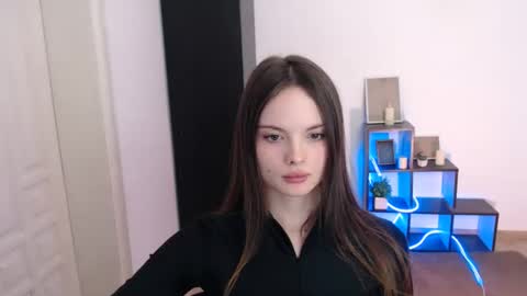 a_ariella_ online show from January 9, 3:17 pm