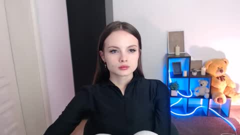 a_ariella_ online show from November 1, 8:57 am